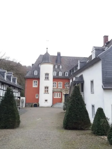 Vorderer Innenhof 2