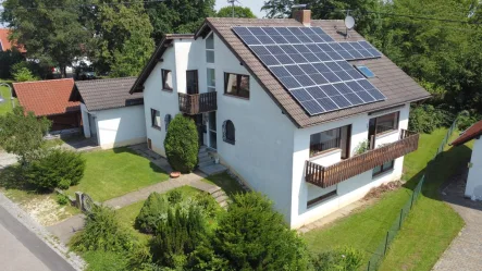 AUSSEN - Haus kaufen in Pfaffenhofen an der Roth / Beuren - 1-Fam. Haus mit tollem Garten, Garage & PV