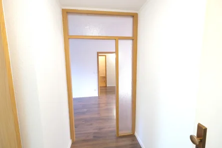 Eingangsbereich Wohnung / Flur - Wohnung kaufen in Ulm / Wiblingen - Renovierte 3,5 Zimmer-Wohnung mit Balkon und TG-Stellplatz