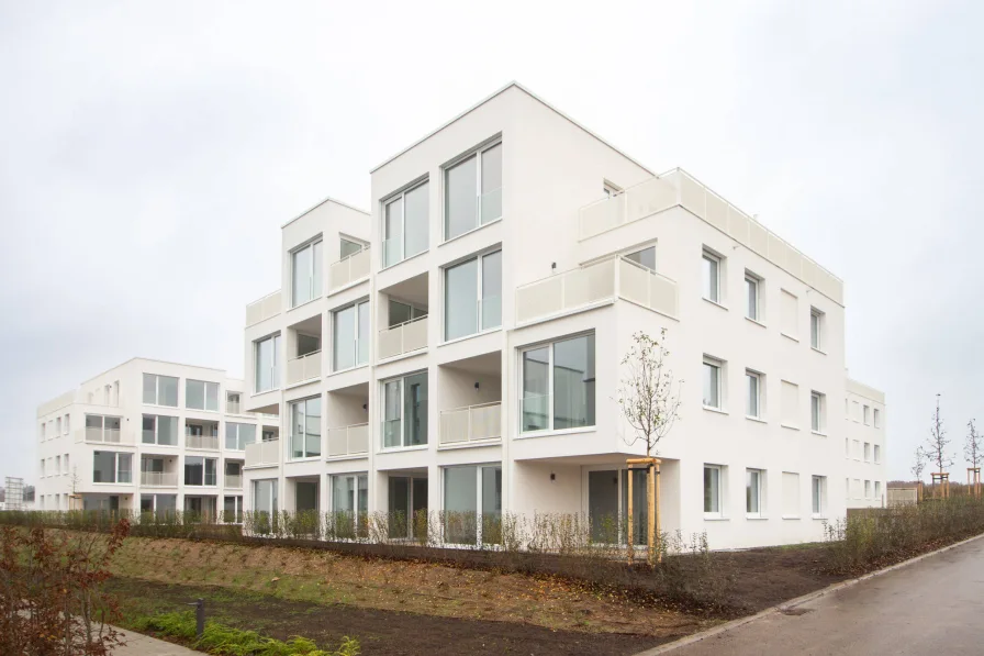 Außenansicht  - Wohnung mieten in Künzelsau-Gaisbach - Modern & komfortabel Wohnen im Haselcarré: 2-Zi.-Whg., EBK, TG & Loggia - Erstbezug ab Dezember 2024