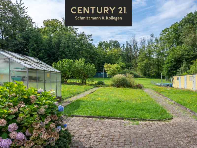 Blick in den Garten - Haus kaufen in Hagen - Vorhalle - 2 Häuser und ein großes Grundstück - Wohnlichkeit mit grünem Paradies für Zwei- und Vierbeiner