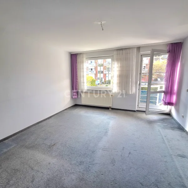 Schlafzimmer mit Zugang zum Balkon