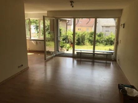 Wohnzimmer - Wohnung kaufen in Erlenbach - Gut geschnittene 2,5 Zimmerwohnung mit ca. 62 m² in Erlenbach