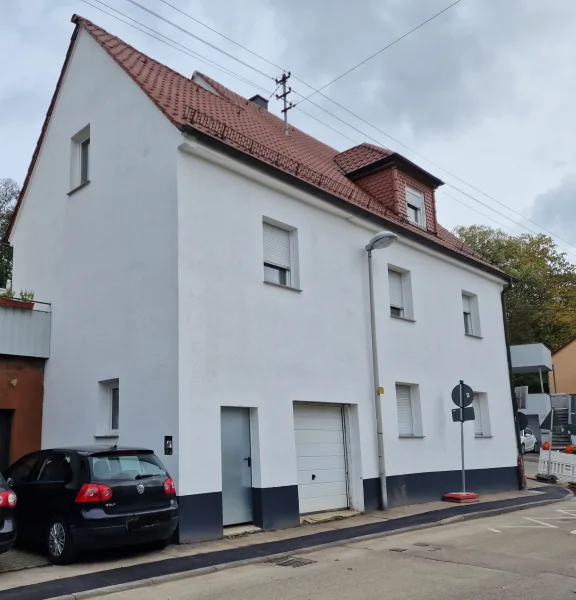 Außenansicht - Haus kaufen in Heilbronn - 3 Familien Haus in Heilbronn-Biberach mit über 1.000m² Grundstück,Große Garage / Lager, und 3 Autoabstellplätze