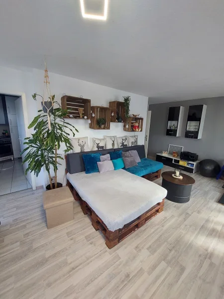 Wohnzimmer Ansicht 1 - Wohnung kaufen in Öhringen - Ideal für Singles oder Paare! Tolle Wohnung sucht neue Eigentümer!