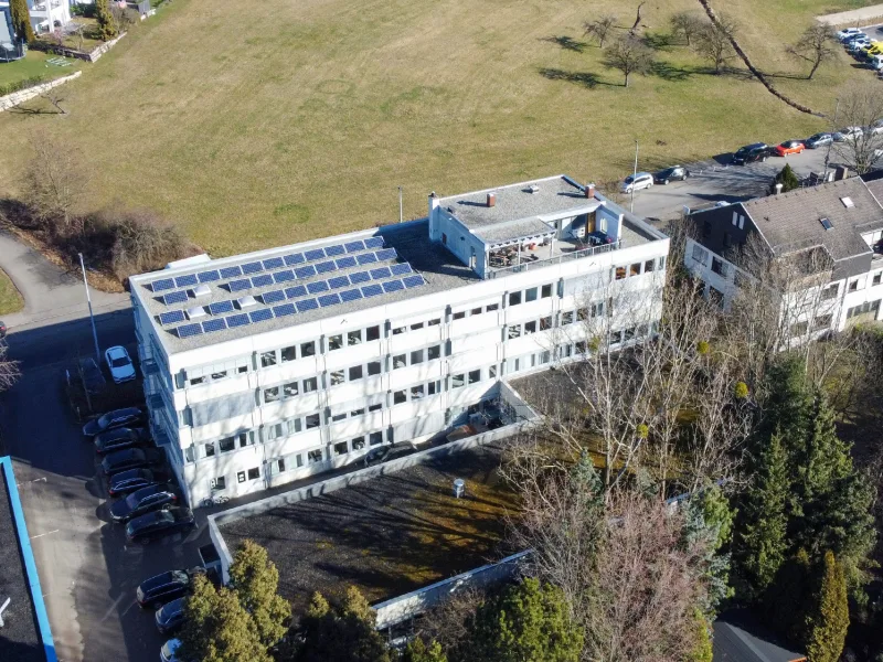 Luftbild Gebäudeansicht - Büro/Praxis kaufen in Eningen unter Achalm - Bürogebäude * Teilflächen als Produktion möglich * Aufzug * Ruhige Lage *