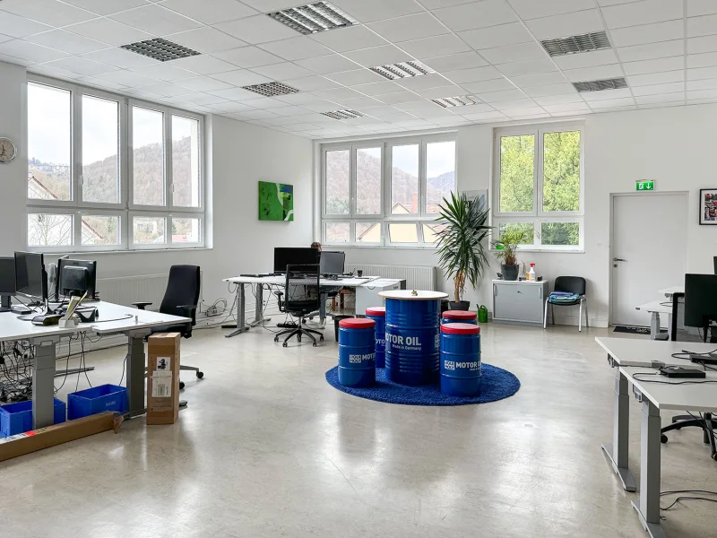 Großraumbüro (2. OG) - Büro/Praxis mieten in Bad Urach - Moderne Büros auf zwei Etagen * Lager optional (EG ca. 470 m²) * ruhige Lage * Andienung (EG+1. OG)