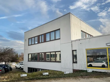 Gebäudeansicht Norden - Büro/Praxis kaufen in Reutlingen - Büro, Ausstellung mit Produktions- und Lagerflächen * Fensterfront * Stellplätze * Aufzug, Rampe