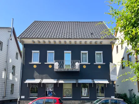 Gebäudeansicht - Zinshaus/Renditeobjekt kaufen in Tuttlingen - Wohnhaus mit großem Garten und Gewerbeeinheit * Innenstadtlage * 2 Eingänge, Garagen und Balkone
