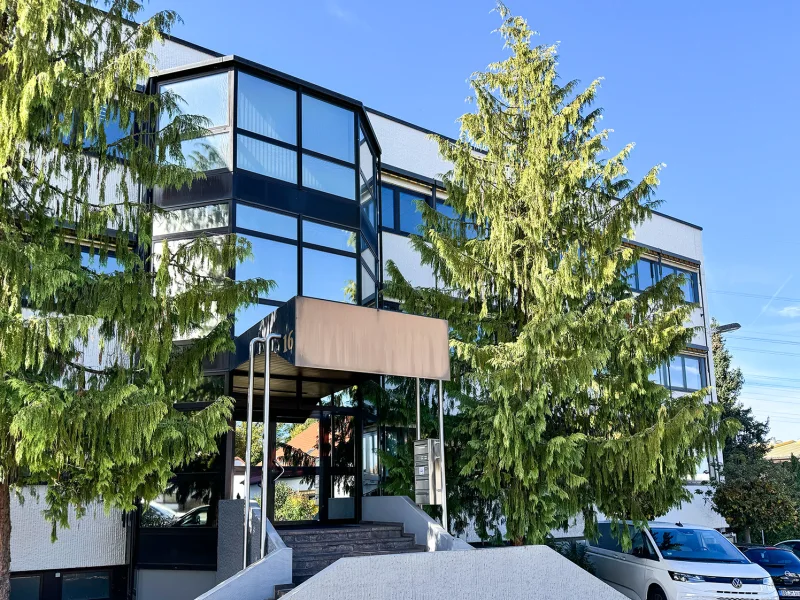 Gebäudeansicht - Büro/Praxis mieten in Reutlingen - Büroeinheit 1. OG * Personenaufzug * ca. 80 m² Büro optional * Glasfaser möglich