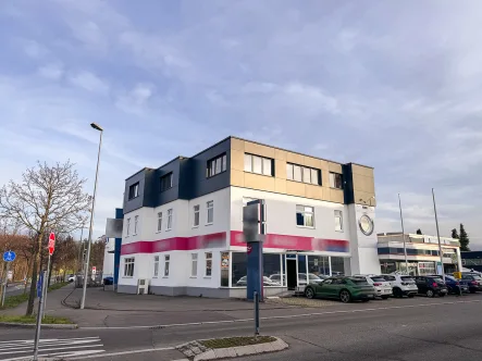 Gebäudeansicht - Büro/Praxis mieten in Metzingen - Büro/Ausstellung * Aufzug * Sichtbarkeit * Schaufenster