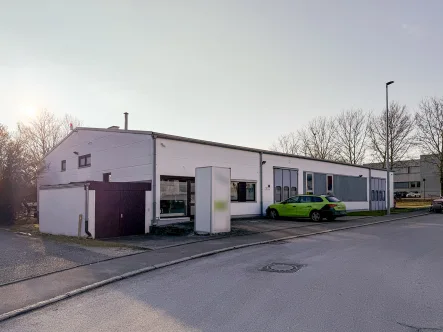 Titelbild - Halle/Lager/Produktion kaufen in Reutlingen - Halle mit Büro * stützenfrei * Freilagerfläche * 14 Stellplätze