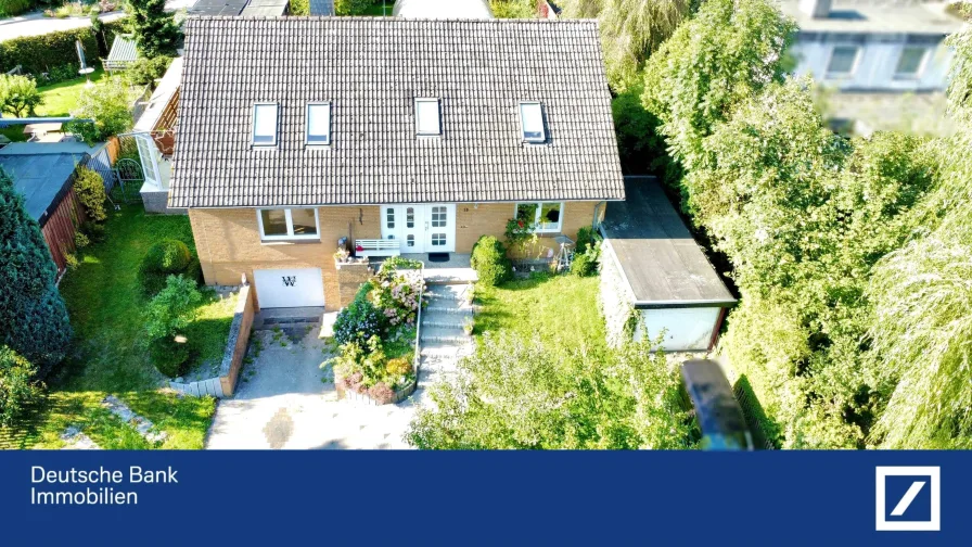 Titelbild - Haus kaufen in Buxtehude - Tolles Einfamilienhaus mit Einliegerwohnung und Außenpool