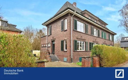 Außenansicht - Haus kaufen in Hamburg - "Exklusive Stadtvilla-DHH: Zeitlose Eleganz der Gründerzeit trifft Moderne auf großem Grundstück!