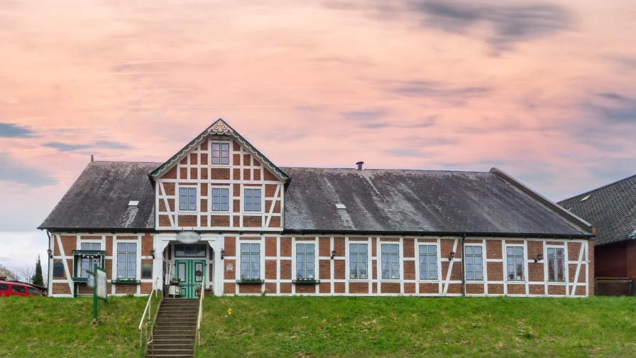 Außenansicht - Haus kaufen in Mittelnkirchen - Fantastisches Fachwerkobjekt im Alten Land an der Lühe- Diverse Nutzungsmöglichkeiten -