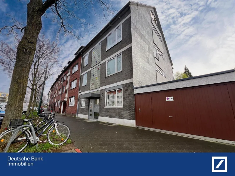 Haus Außenansicht - Wohnung kaufen in Düsseldorf - Souterrain Wohnung in Düsseldorf zu verkaufen 
