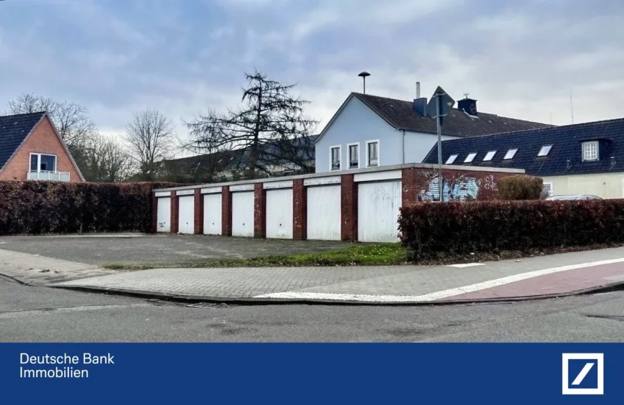 Titelbild - Garage/Stellplatz kaufen in Elmshorn - Grundstück mit Potenzial in Elmshorn – 7 Garagen & Bauvoranfrage für Doppelhaus