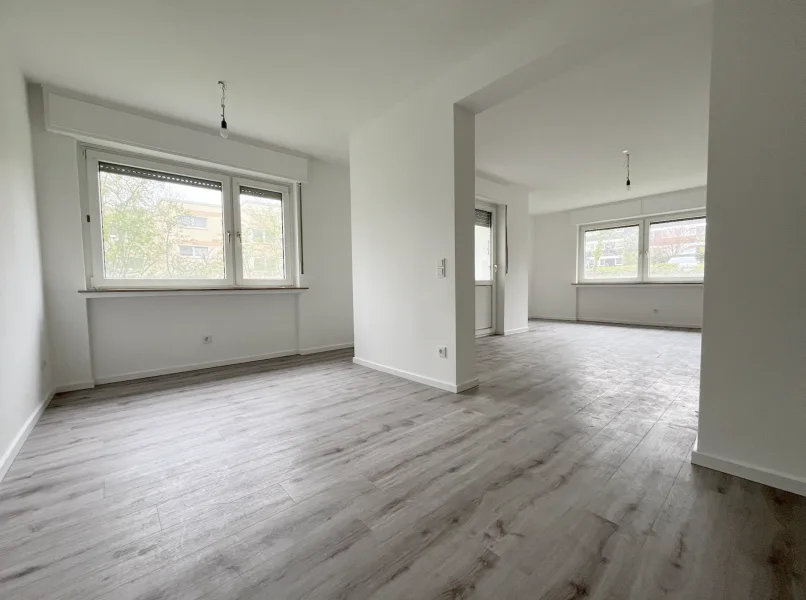 Grüne Citywohnung MATCHINGHOMES Immobilien GmbH Blick Küche und Wohnbereich - Wohnung kaufen in Brühl - Grüne Citywohnung - Renovierte 3 Zimmer in Brühl West mit Süd-Balkon