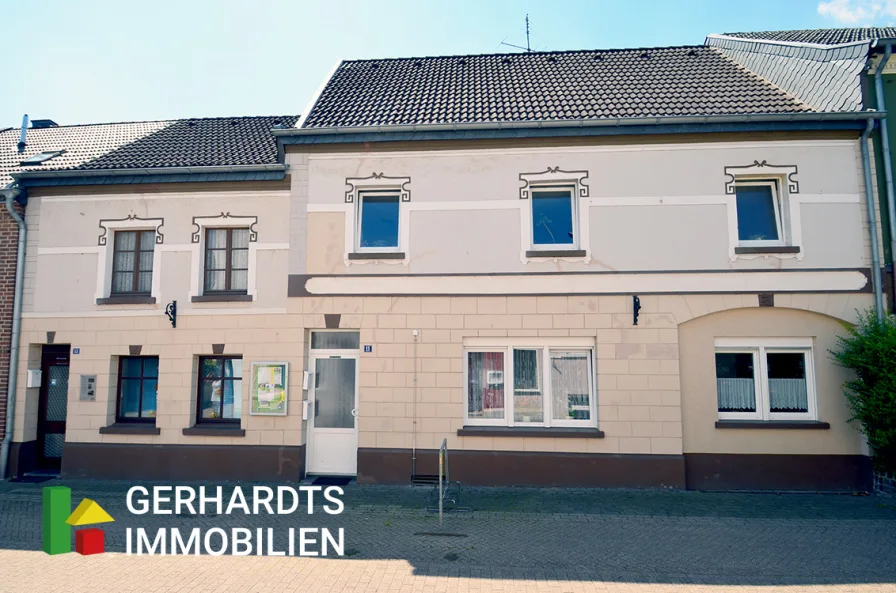 Straßenansicht - Haus kaufen in Brüggen - Clever investieren in Brüggen-Bracht – Vermietung, Eigennutzung oder beides? Hier haben Sie die Wahl