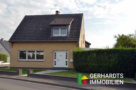 Straßenansicht - Haus kaufen in Brüggen - Familienfreundlich, praktisch und modern – Ihr neues Zuhause wartet in Brüggen-Bracht!