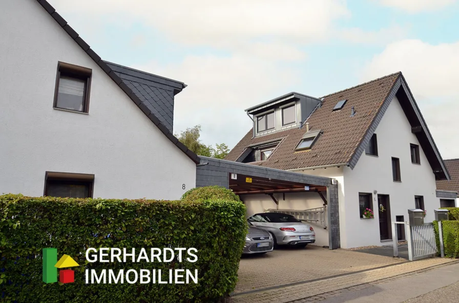 Straßenansicht - Haus kaufen in Mönchengladbach - DAS Duo für Familie, Beruf und mehr: ehrliches Einfamilienhaus und vielseitige DHH! Jetzt ansehen!