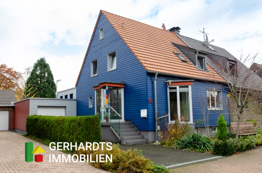 Strassenansicht - Haus kaufen in Tönisvorst - Blau sein erlaubt: Farbexplosion & Stilfusion - Ihr kreatives Traumhaus mit Pfiff! Ansehen!
