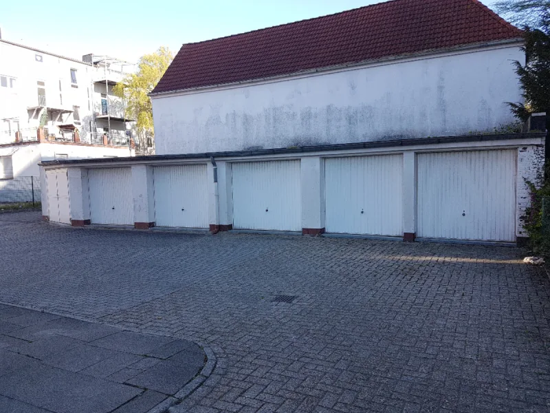 Gararge Zedeliusstraße - Garage/Stellplatz mieten in Wilhelmshaven - Einzelgarage in Wilhelmshaven in der Zedeliusstraße 12, 26384 Wilhelmshaven
