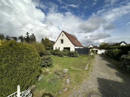 Hausansicht vorn - Haus kaufen in Jesteburg - Einfamilienhaus auf Traumgrundstück, am Harburger Wege 12, 21266 Jesteburg