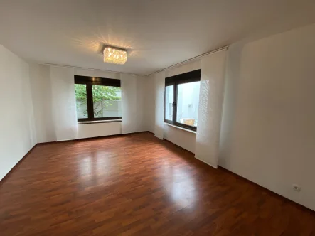 Wohnzimmer - Wohnung mieten in Bad Oeynhausen - Sanierte Erdgeschosswohnung in Kurparknähe!