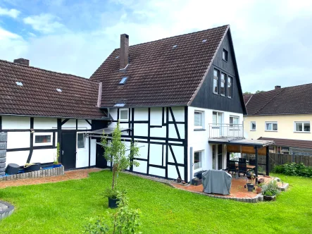 Gartenansicht - Haus kaufen in Barntrup - Charmantes Liebhaberstück mit Sauna!