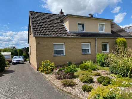 Außenansicht - Haus mieten in Bad Salzuflen - Kleine Doppelhaushälfte im Bereich Elkenbrede für zwei Personen!