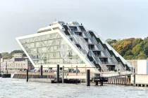Dockland Hamburg Hafenrand Bürogebäude Außenansicht