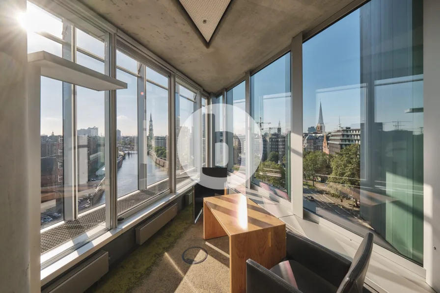 Innenansicht - Büro/Praxis mieten in Hamburg - Repräsentative Architektur - Büros mit Blick über die Speicherstadt und die Hafencity