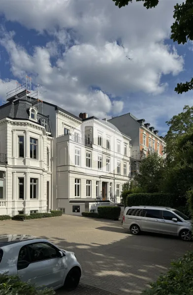 Außenansicht - Büro/Praxis mieten in Hamburg - Frisch sanierte Bürofläche am Rothenbaum zu mieten