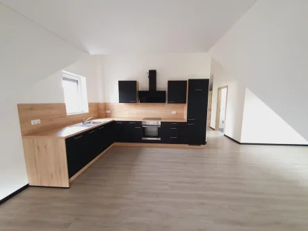 Blick zu Ihrer Küche - Wohnung kaufen in Jettingen - Gemütliche 3-Zimmer Dachgeschosswohnung für Liebhaber von besonderem Flair in modernem 6-Familienhaus
