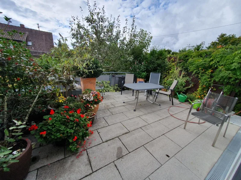 Ihre Südwest-Terrasse - Haus kaufen in Herrenberg - Einladende Doppelhaushälfte mit modernem Komfort und viel Platz für die ganze Familie