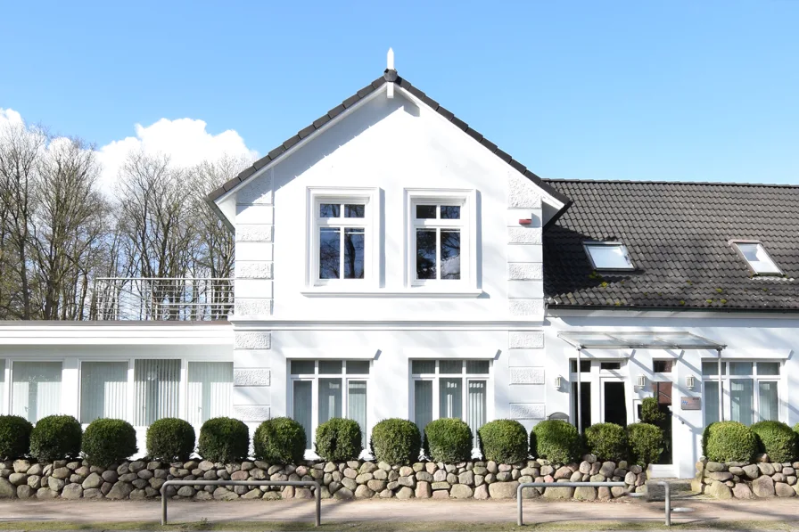 In diesem Haus können Sie gute Geschäfte machen - Haus kaufen in Hamburg - Schönes Haus, schöne Lage, schöne Rendite ... und bestimmt immer wieder schön vermietbar!