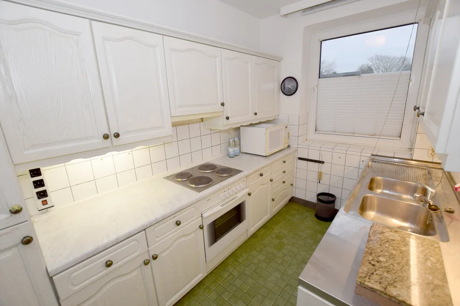 Die Küche ist einfach eingerichtet und liegt nah am Wohnbereich.