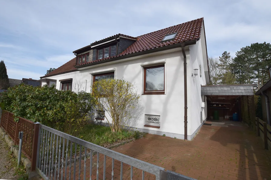 Die Doppelhaushälfte liegt in einem gefragten Quartier. - Haus kaufen in Hamburg - Hier wollen alle gern wohnen: Erfüllen Sie sich den Traum vom kleinen Häuschen in Wellingsbüttel!