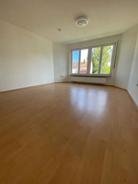 Zimmer - Wohnung mieten in Leutenbach - Nellmersbach - helle, schöne 1-Zimmerwohnung