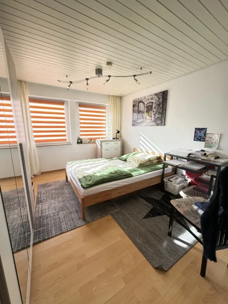 Schlafzimmer 1