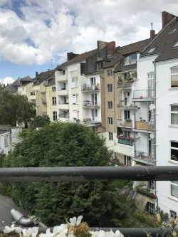 Balkon hinten Ausblick - Wohnung mieten in Düsseldorf - 3-Zimmer-Wohnung in Oberbilk