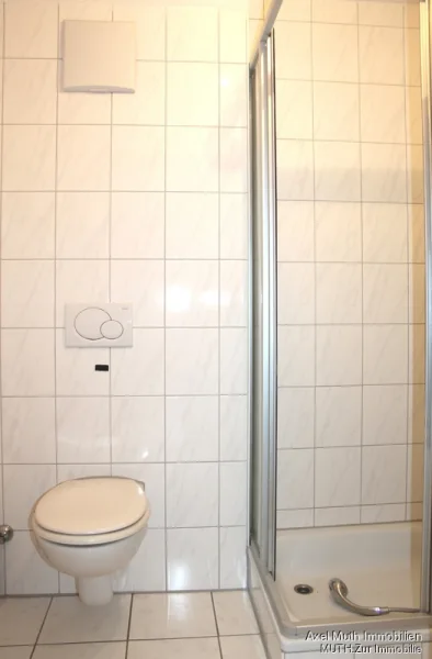 Gäste-WC mit Dusche