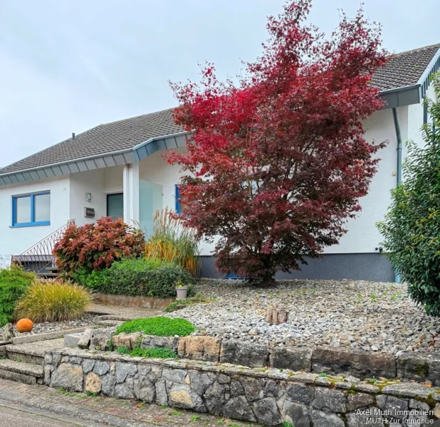 Das ist Ihr Zuhause - Haus kaufen in Gemmingen / Stebbach - Zwischen Heibronn und Karlsruhe - das Landhaus in zentraler Lage