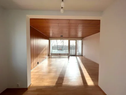 Wohn- Essbereich - Wohnung kaufen in Hamburg - Freie 2 Zimmer Wohnung mit Balkon, Tiefgaragenstellplatz und Fernwärme