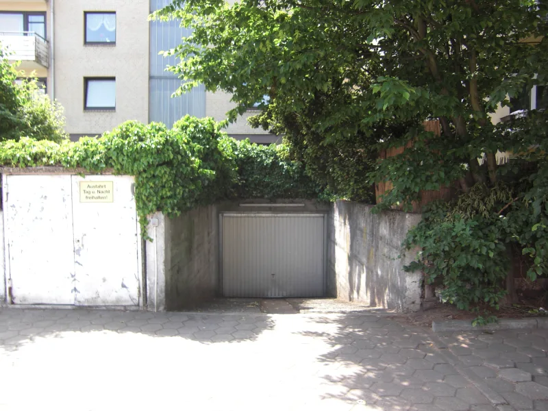 Einfahrt - Garage/Stellplatz mieten in Hamburg - Tiefgaragenstellplätze in Hamburg-Marienthal zu vermieten!
