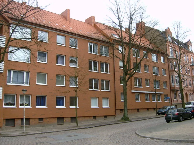 Hausansicht - Wohnung mieten in Kiel - Gepflegte 2-Zi.-Wohnung mit Balkon!