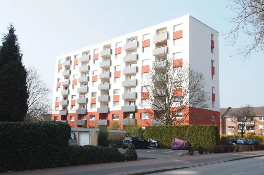 Hausansicht - Wohnung kaufen in Wedel - Vermietete 1,5-Zimmer-Wohnung im modern gedämmten Haus – Top Lage im Herzen von Wedel!