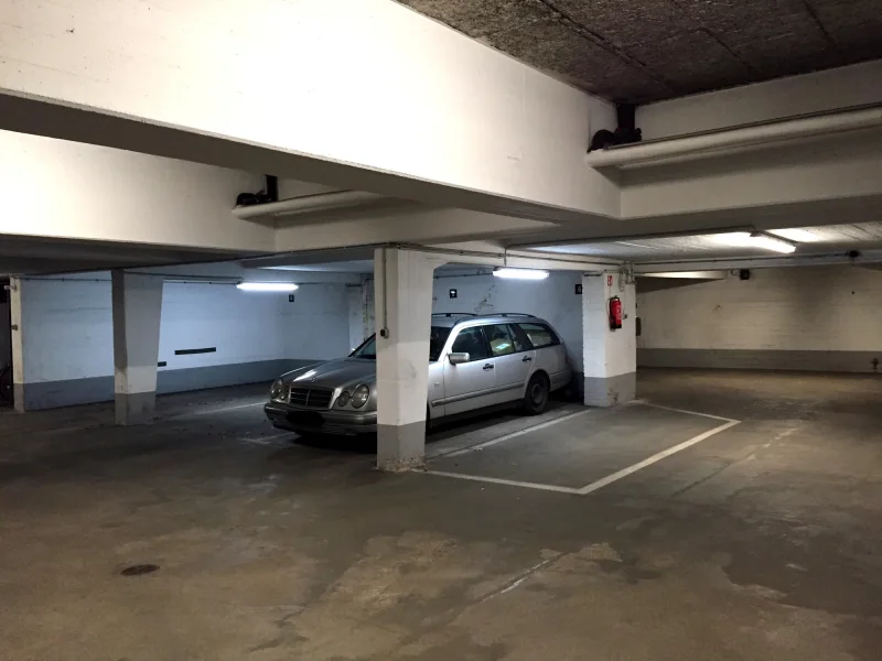 Tiefgarage - Garage/Stellplatz mieten in Hamburg Wandsbek - Tiefgaragenstellplatz in Wandsbek zu vermieten!