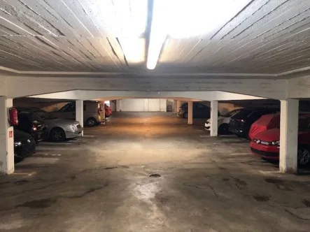  - Garage/Stellplatz mieten in Hamburg / Eimsbüttel - Tiefgaragenstellplatz in Eimsbüttel zu vermieten